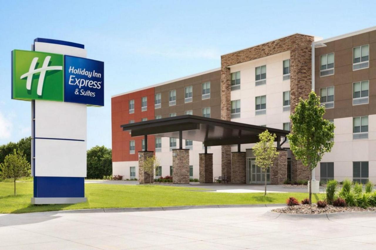 Holiday Inn Express & Suites - Tomah By Ihg Exteriör bild