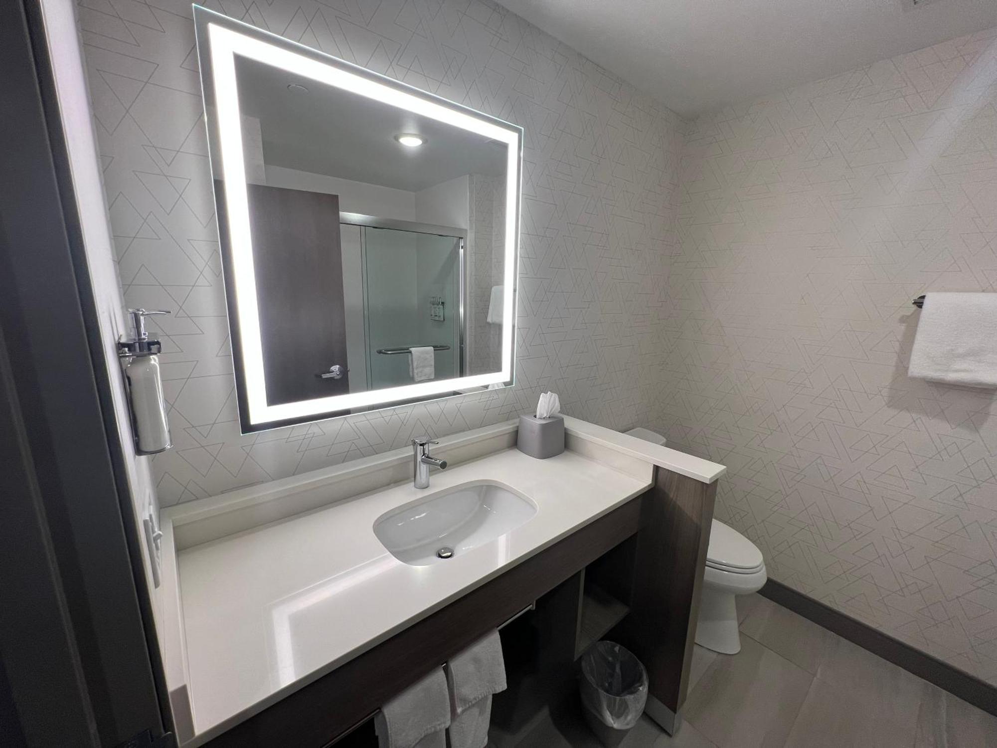 Holiday Inn Express & Suites - Tomah By Ihg Exteriör bild
